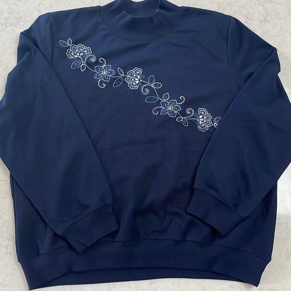 New without tags Alfred Dunner navy blue embellished L sweat shirt